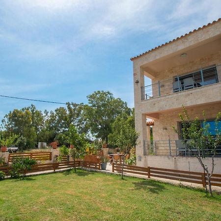 Liri'S Apartments Kalamákion Екстериор снимка