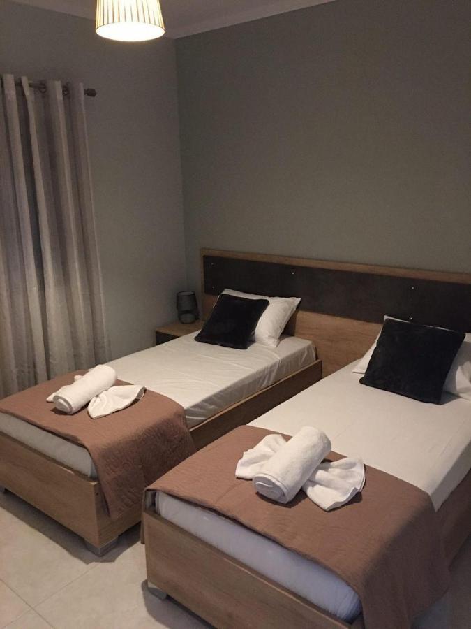 Liri'S Apartments Kalamákion Екстериор снимка