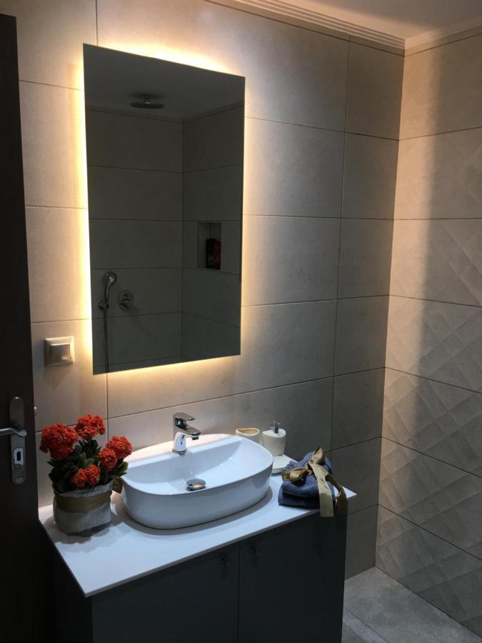 Liri'S Apartments Kalamákion Екстериор снимка