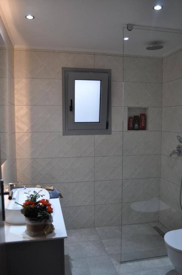 Liri'S Apartments Kalamákion Екстериор снимка