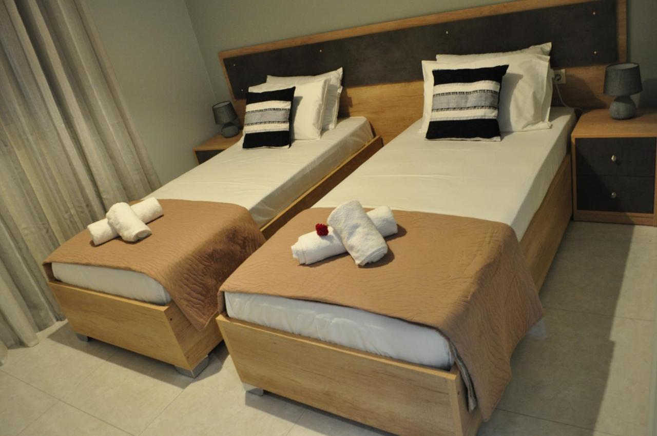 Liri'S Apartments Kalamákion Екстериор снимка