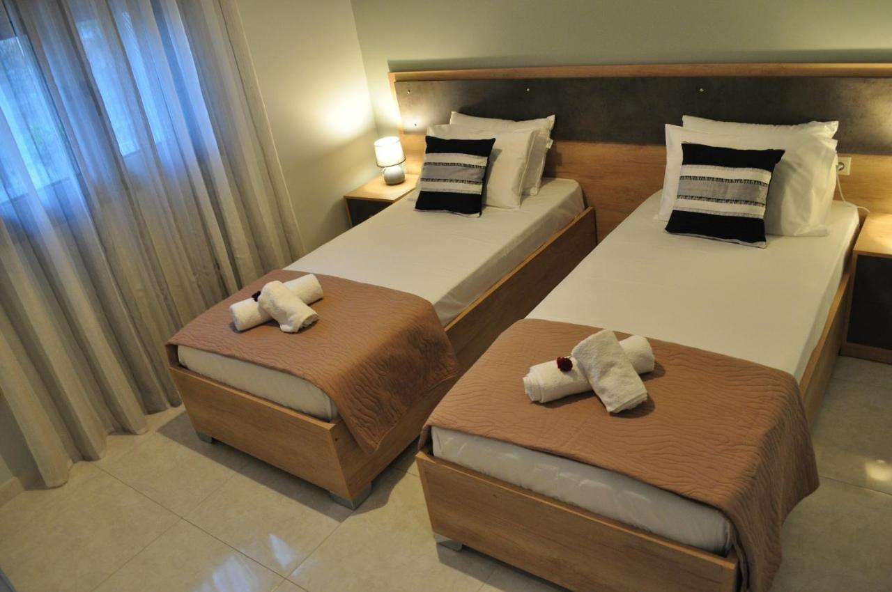 Liri'S Apartments Kalamákion Екстериор снимка