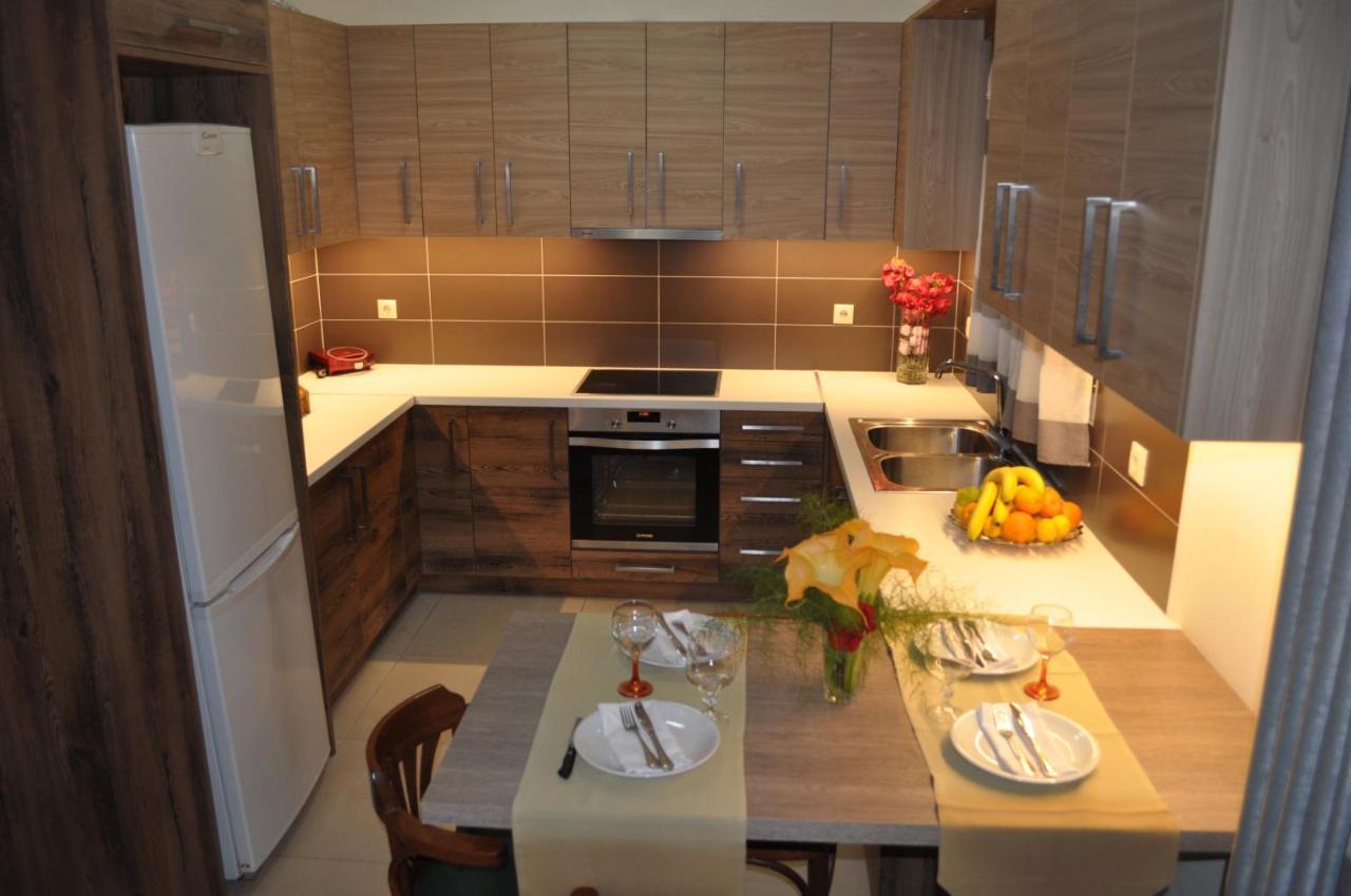 Liri'S Apartments Kalamákion Екстериор снимка