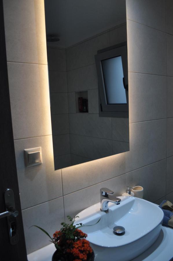 Liri'S Apartments Kalamákion Екстериор снимка