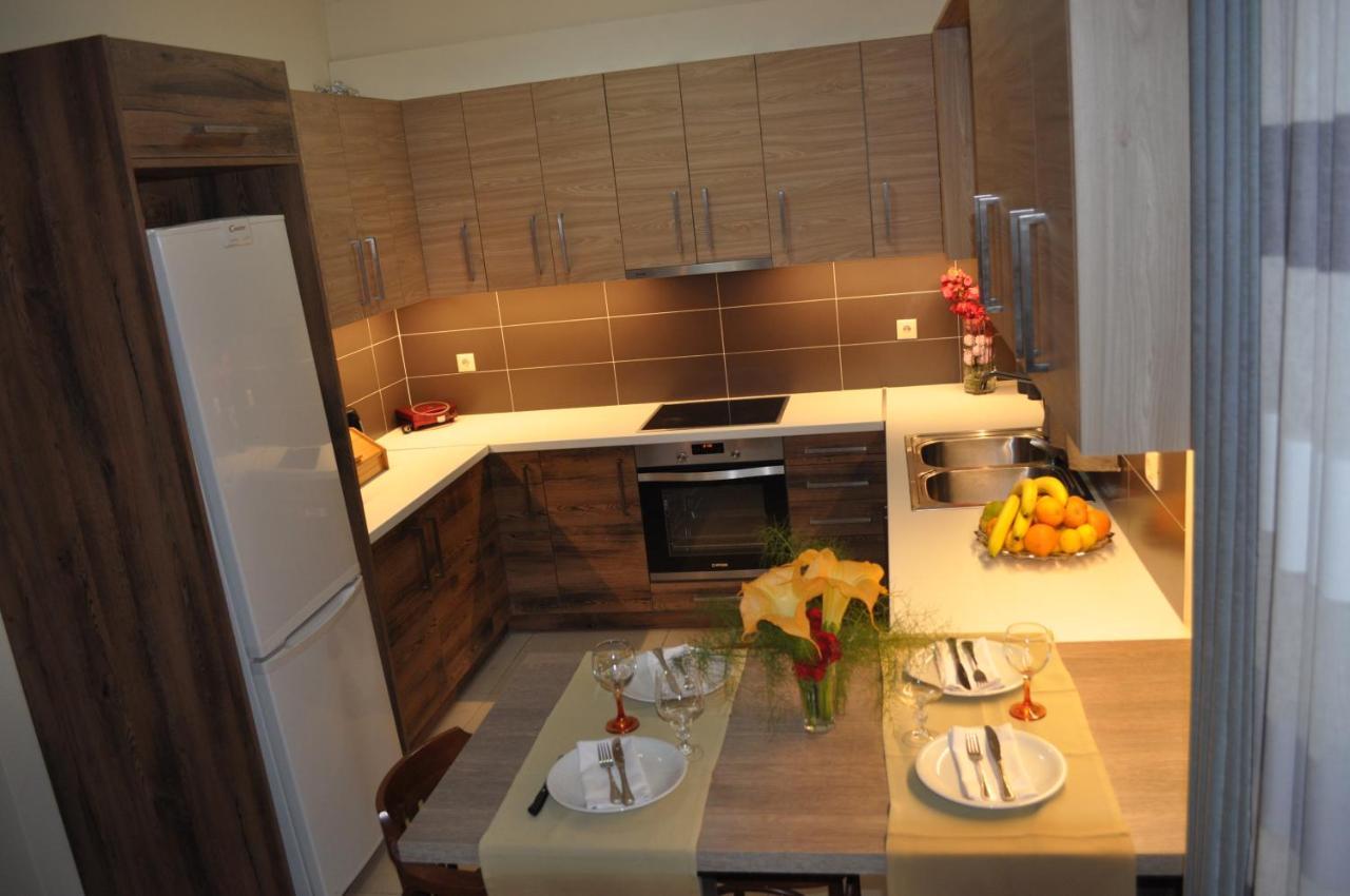 Liri'S Apartments Kalamákion Екстериор снимка