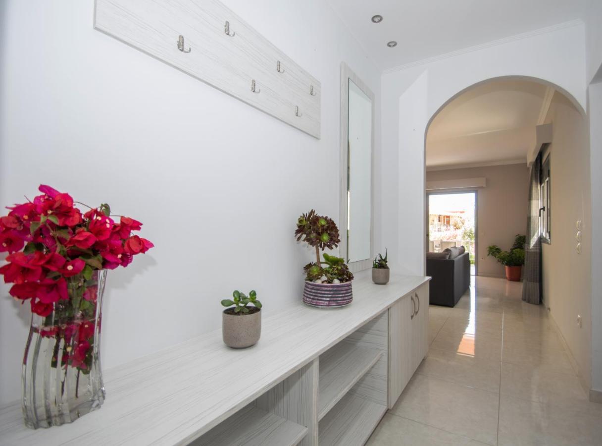Liri'S Apartments Kalamákion Екстериор снимка
