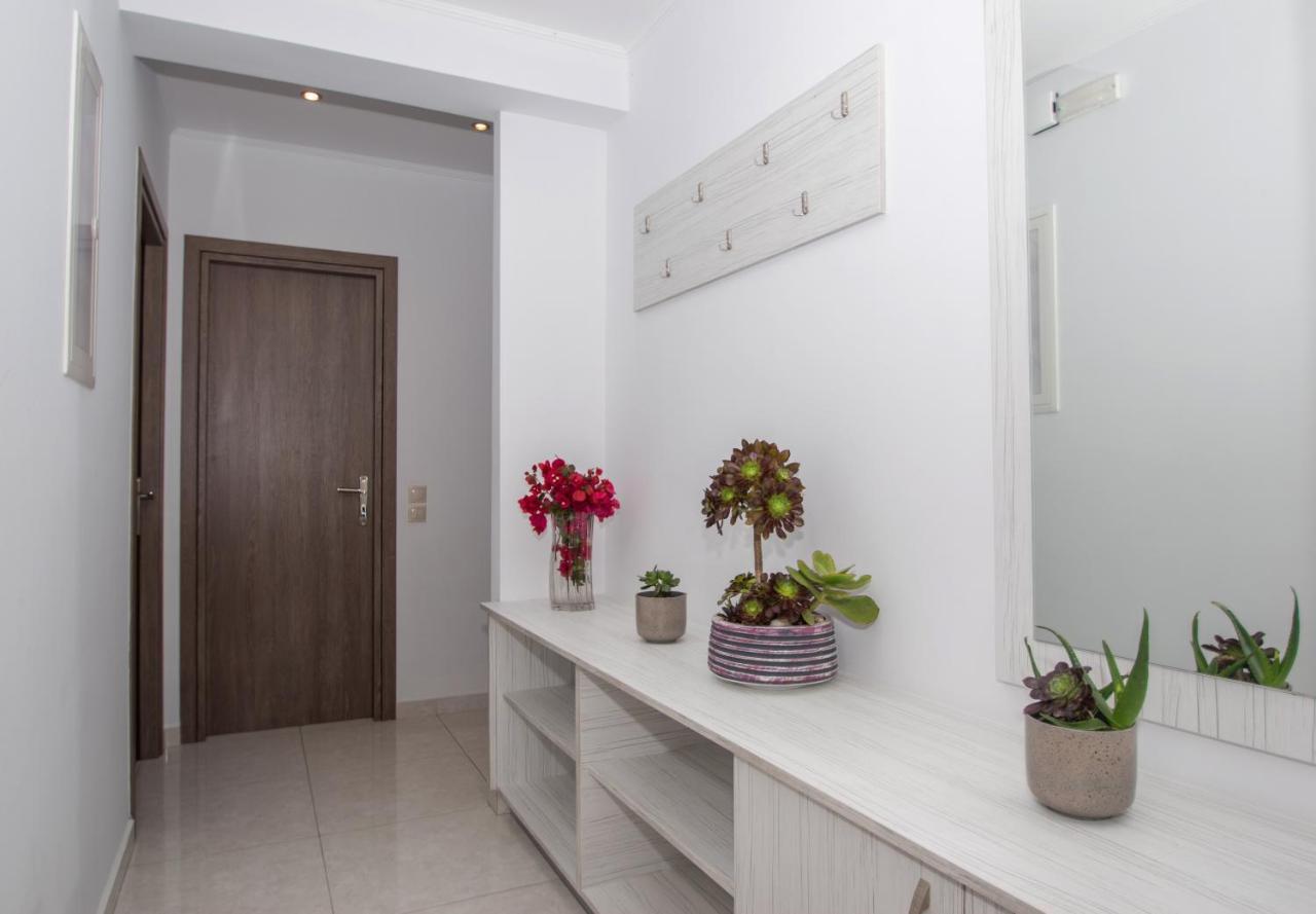 Liri'S Apartments Kalamákion Екстериор снимка