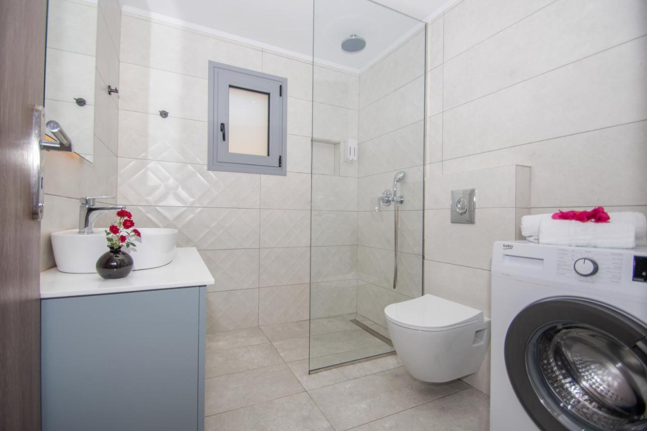 Liri'S Apartments Kalamákion Екстериор снимка