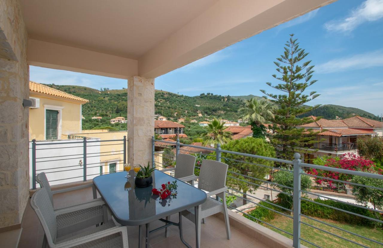 Liri'S Apartments Kalamákion Екстериор снимка