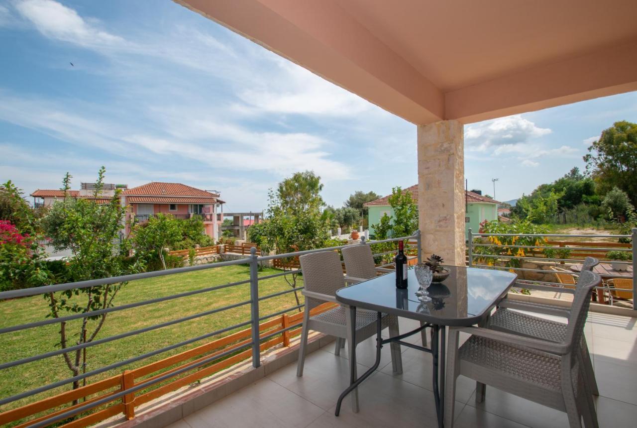 Liri'S Apartments Kalamákion Екстериор снимка