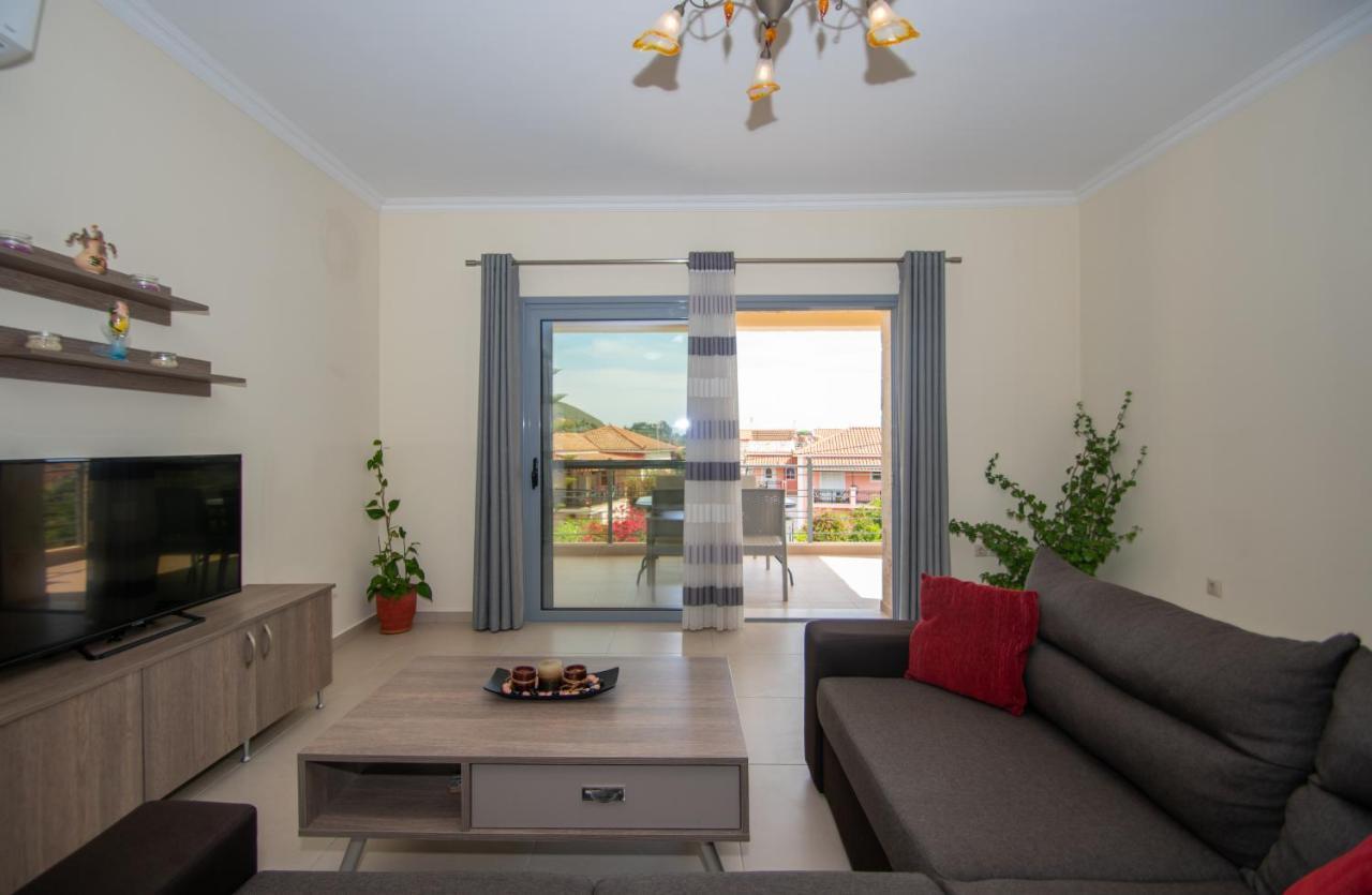 Liri'S Apartments Kalamákion Екстериор снимка