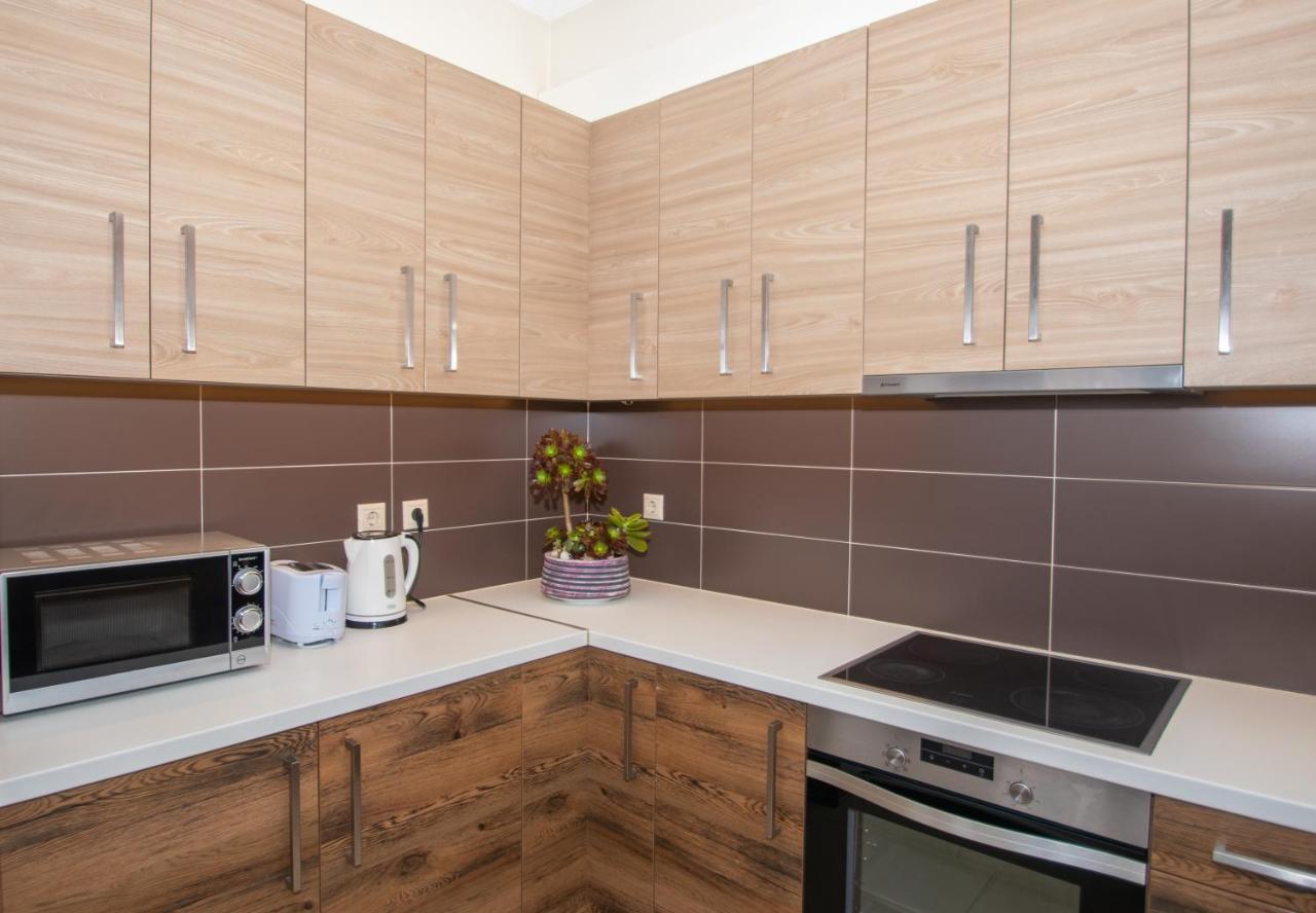 Liri'S Apartments Kalamákion Екстериор снимка