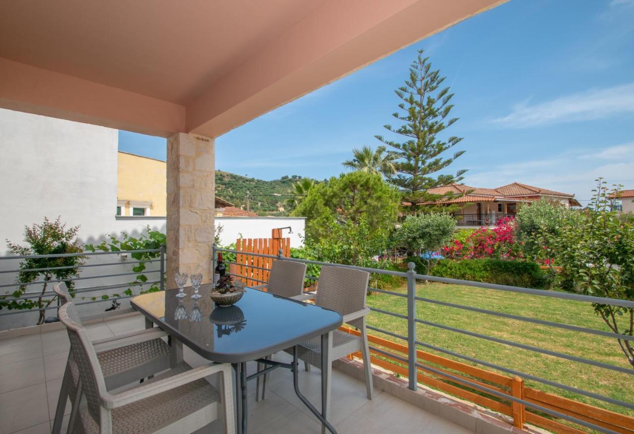 Liri'S Apartments Kalamákion Екстериор снимка