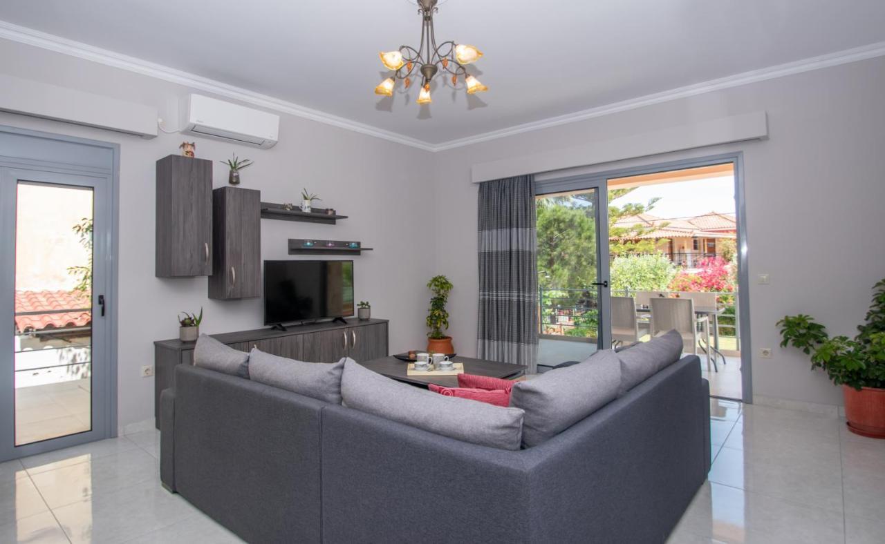 Liri'S Apartments Kalamákion Екстериор снимка