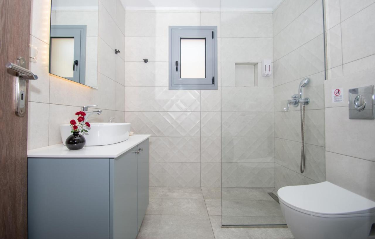 Liri'S Apartments Kalamákion Екстериор снимка