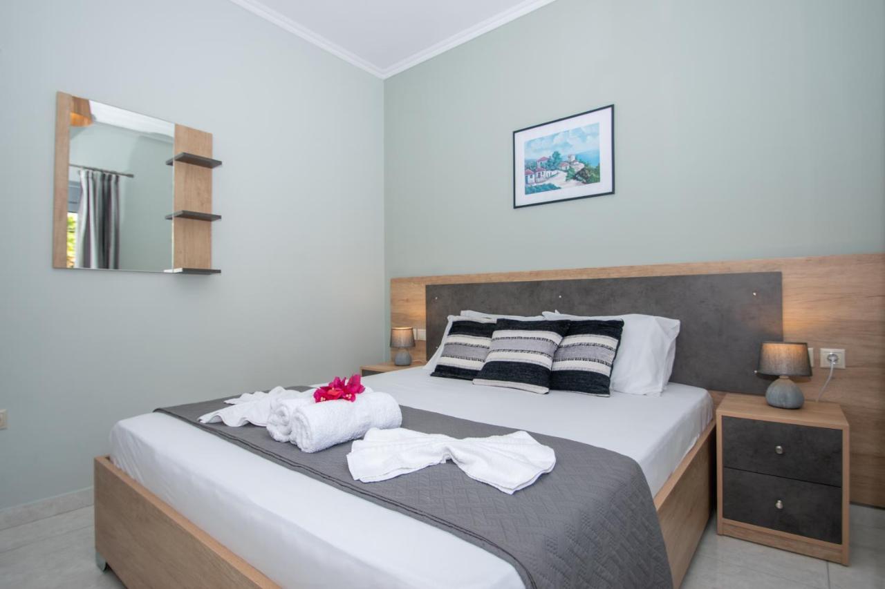 Liri'S Apartments Kalamákion Екстериор снимка