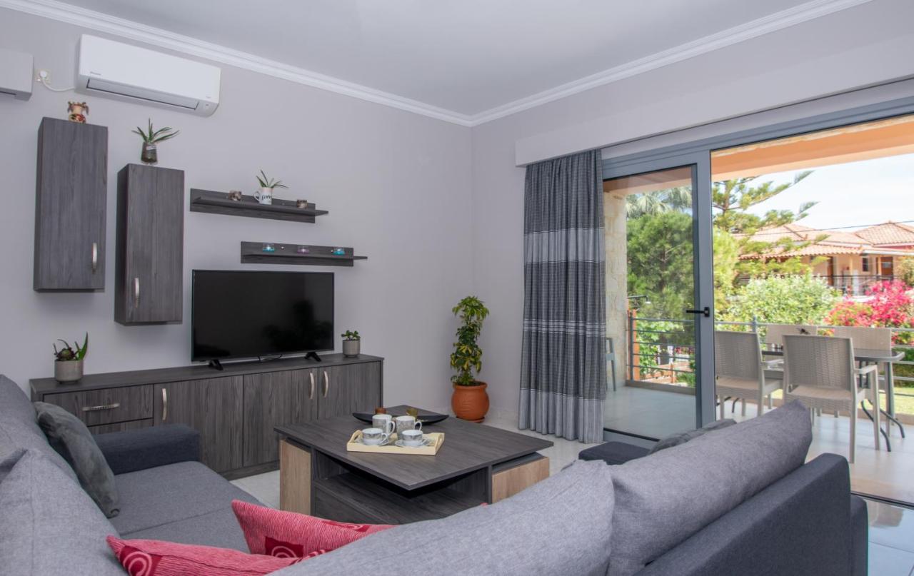 Liri'S Apartments Kalamákion Екстериор снимка