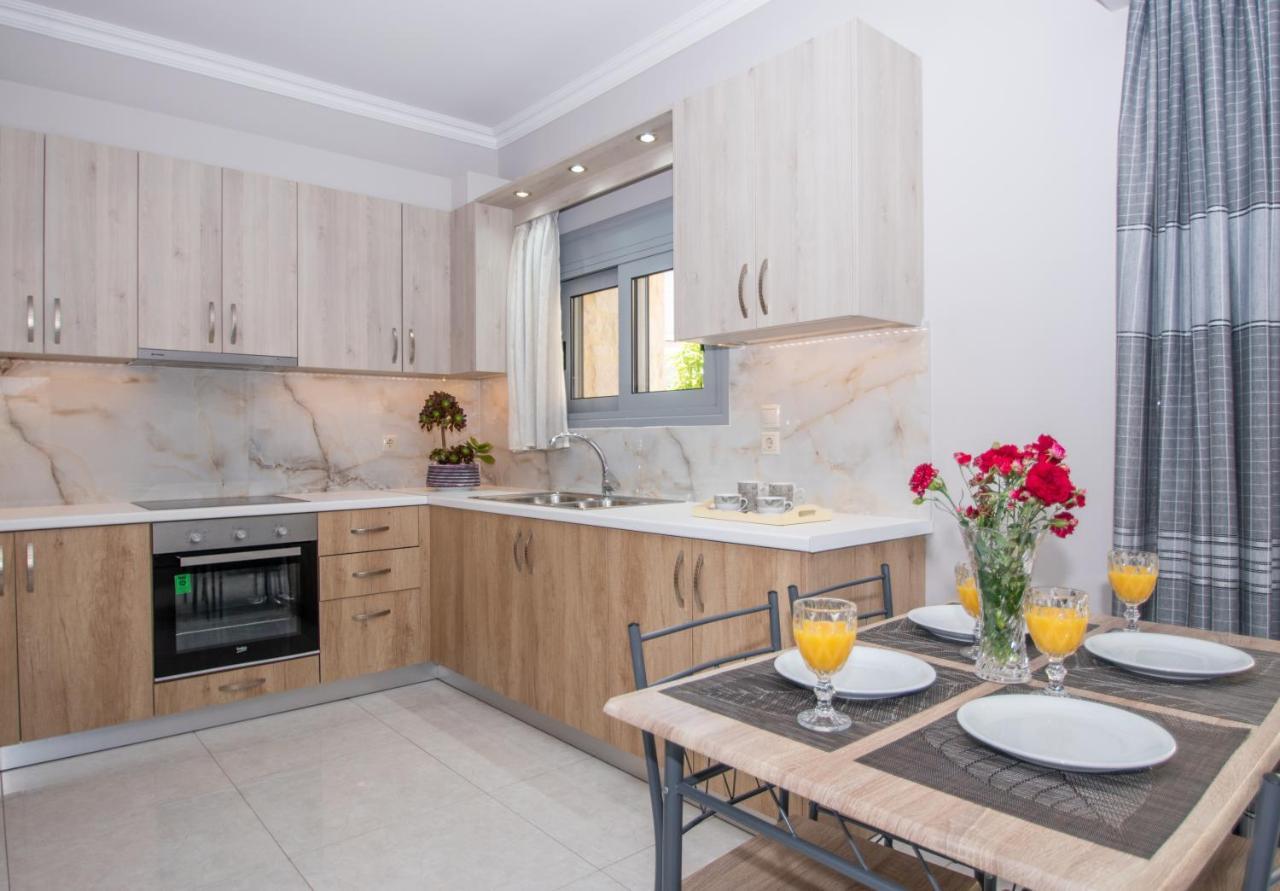 Liri'S Apartments Kalamákion Екстериор снимка